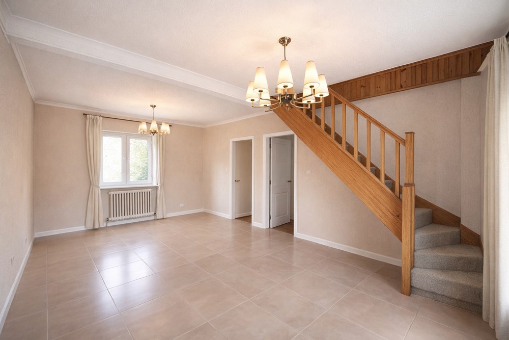 PROCHE LYCEE JULES LESVEN - MAISON 120 M2 HABITABLE - 187 M2 UTILES - 4 CHAMBRES - POMPE A CHALEUR NEUVE - GRAND SOUS-SOL - CONSTRUCTION ANNEES 50 photo 3
