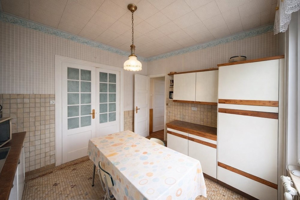 PROCHE LYCEE JULES LESVEN - MAISON 120 M2 HABITABLE - 187 M2 UTILES - 4 CHAMBRES - POMPE A CHALEUR NEUVE - GRAND SOUS-SOL - CONSTRUCTION ANNEES 50 photo 5