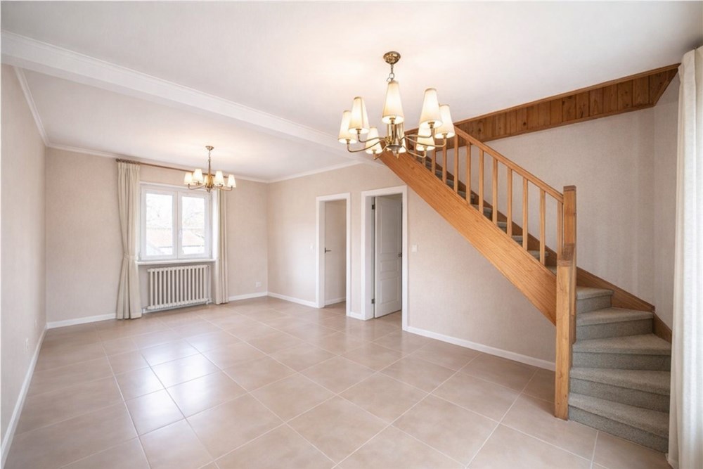 PROCHE LYCEE JULES LESVEN - MAISON 120 M2 HABITABLE - 187 M2 UTILES - 4 CHAMBRES - POMPE A CHALEUR NEUVE - GRAND SOUS-SOL - CONSTRUCTION ANNEES 50 photo 2