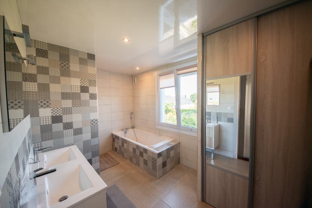 MAISON 110 M2 - SECTEUR LA CROIX ROUGE - 3 CHAMBRES - BEAU JARDIN SANS VIS A VIS - GARAGE- RUE CALME - SANS TRAVAUX photo 4