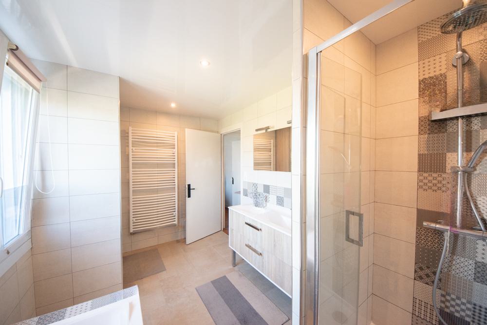 MAISON 110 M2 - SECTEUR LA CROIX ROUGE - 3 CHAMBRES - BEAU JARDIN SANS VIS A VIS - GARAGE- RUE CALME - SANS TRAVAUX photo 5