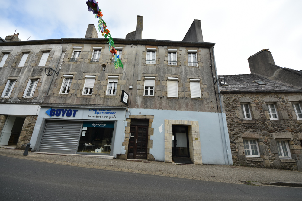 APPARTEMENT T4 85M² - ENTIEREMENT A RENOVER - NOMBREUSES POSSIBILITES - GARAGE EN OPTION photo 3