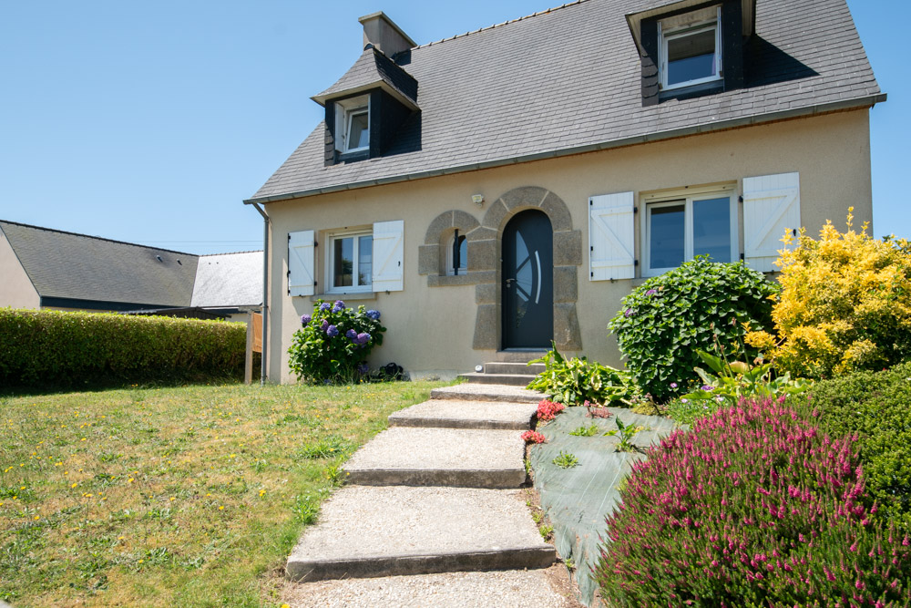 MAISON FAMILIALE - 3 CHAMBRES + BUREAU - QUARTIER RESIDENTIEL - CALME - JARDIN CLOS - AUCUN VIS A VIS