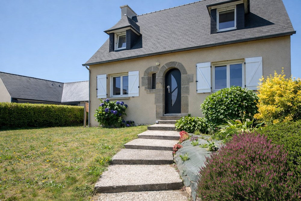 MAISON FAMILIALE - 3 CHAMBRES + BUREAU - QUARTIER RESIDENTIEL - CALME - JARDIN CLOS - AUCUN VIS A VIS