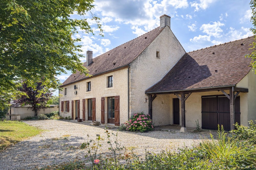 PROPRIETE DE 200M² SUR 2500M² DE TERRAIN - ESPACE DE VIE DOUBLE - 3/4 CHAMBRES - PMR POSSIBLE - COUP DE COEUR ASSURE - RARE