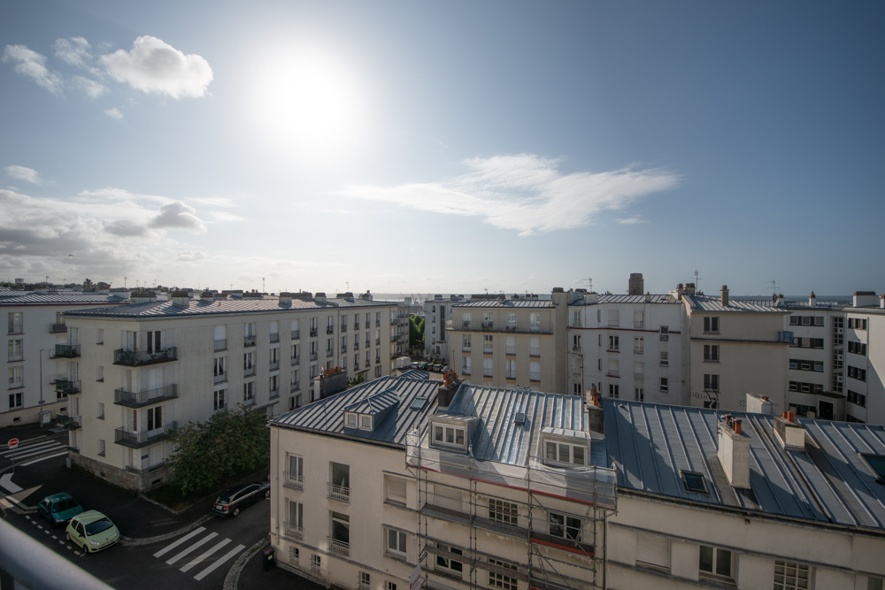 APPARTEMENT - T2 - 1 CHAMBRES - IDEALEMENT SITUE - TRIANGLE D'OR - BEAU POTENTIEL - DERNIER ETAGE - DALLE BETON.