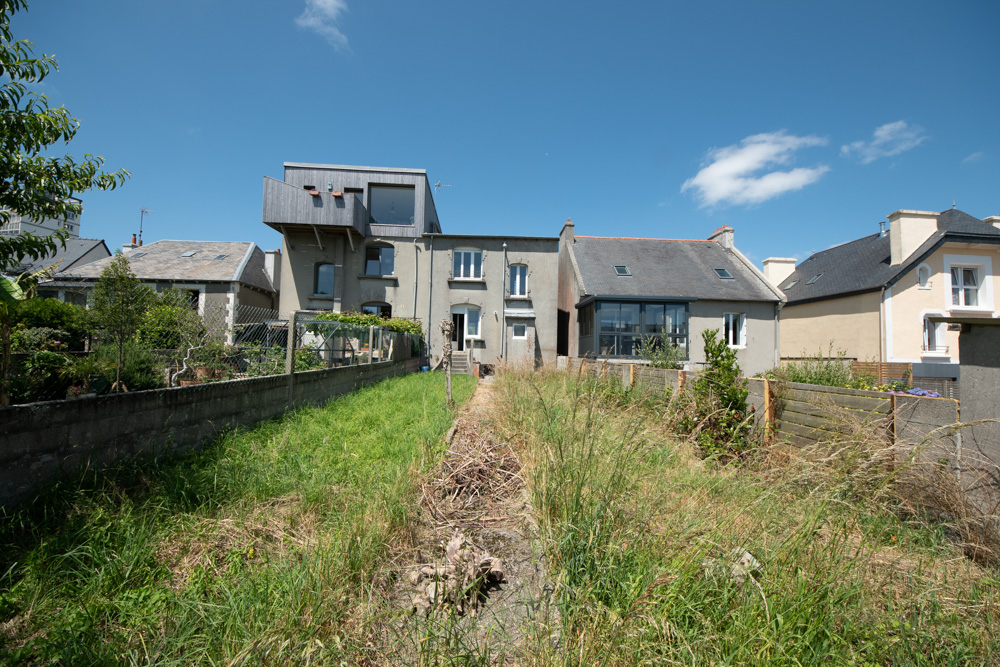 MAISON - A 200 M DE LA ROUTE DE LA CORNICHE - 86 M2 - 3 CHAMBRES - VUE MER - RARE SUR LE SECTEUR -SURELEVATION A ETUDIER