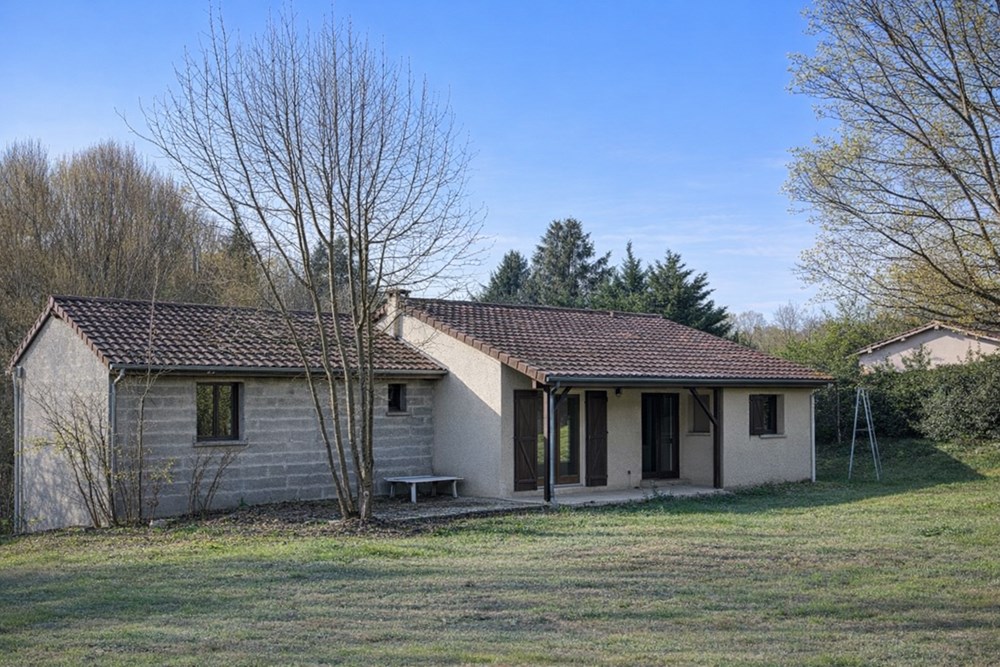 MAISON T6 DE 150 M² - TERRAIN DE 2000M² - ESPACE VIE EN REZ DE JARDIN - GARAGE 90 M² - CALME - PAS DE VIS A VIS - RARE