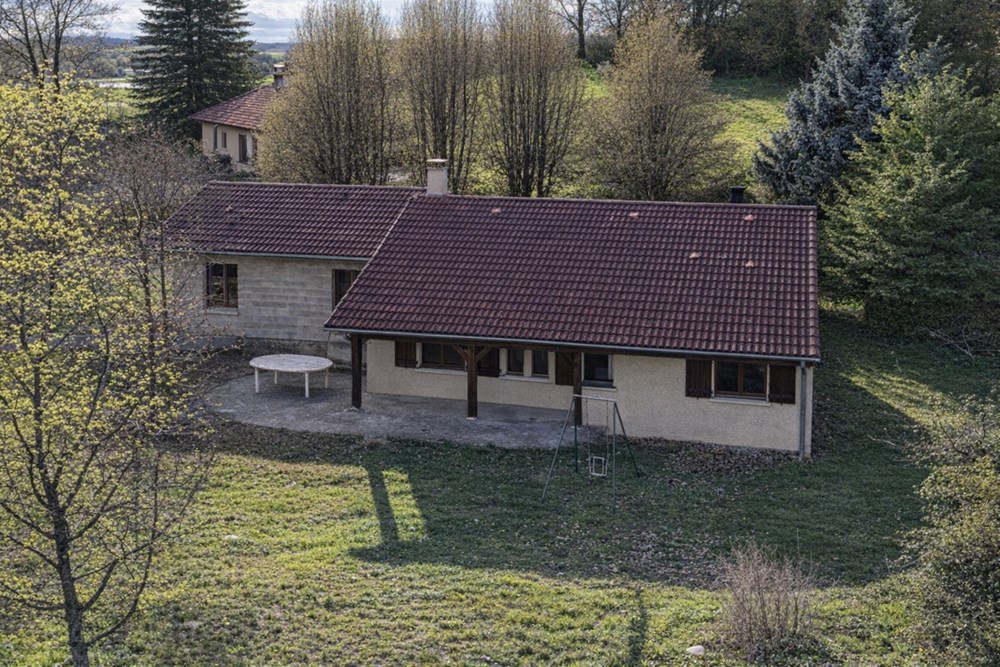 MAISON T6 DE 150 M² - TERRAIN DE 2000M² - ESPACE VIE EN REZ DE JARDIN - GARAGE 90 M² - CALME - PAS DE VIS A VIS - RARE photo 3