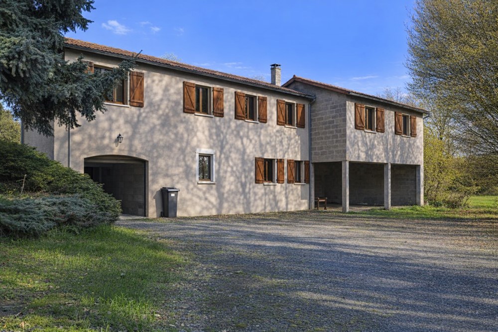 MAISON T6 DE 150 M² - TERRAIN DE 2000M² - ESPACE VIE EN REZ DE JARDIN - GARAGE 90 M² - CALME - PAS DE VIS A VIS - RARE photo 2