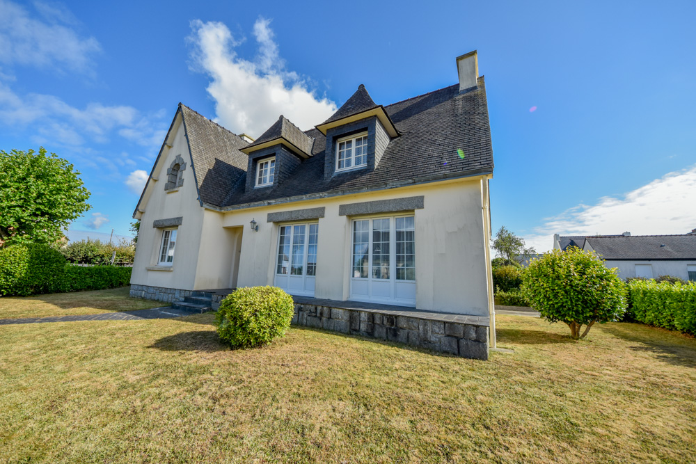 MAISON INDIVIDUELLE T8 154M² - 6 CHAMBRES - GARAGE - NOMBREUSES POSSIBILITES SUR TERRAIN DE 575M²