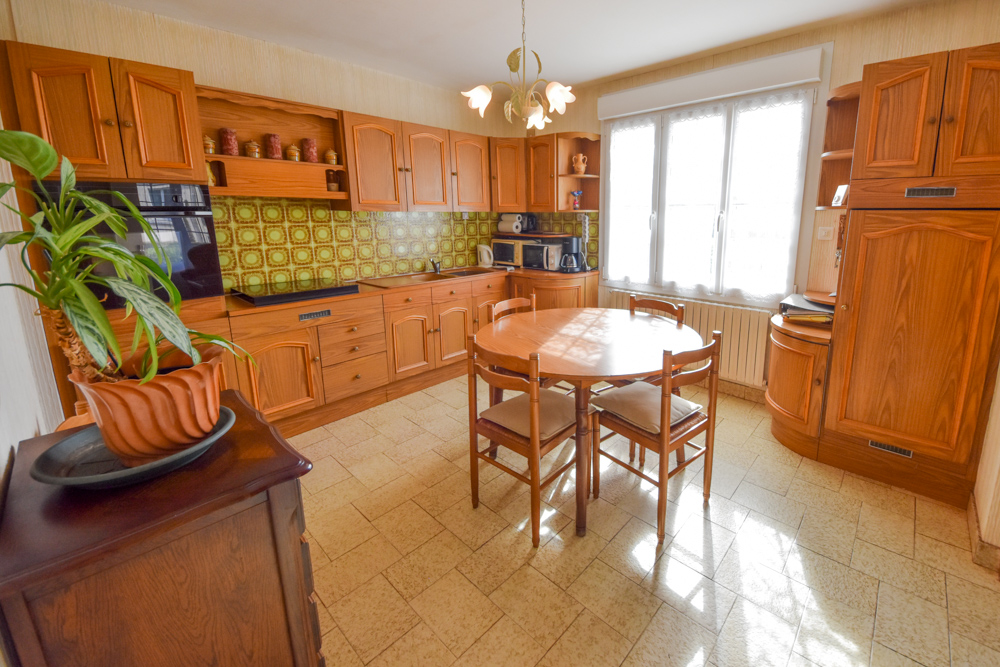 MAISON INDIVIDUELLE T8 154M² - 6 CHAMBRES - GARAGE - NOMBREUSES POSSIBILITES SUR TERRAIN DE 575M² photo 4