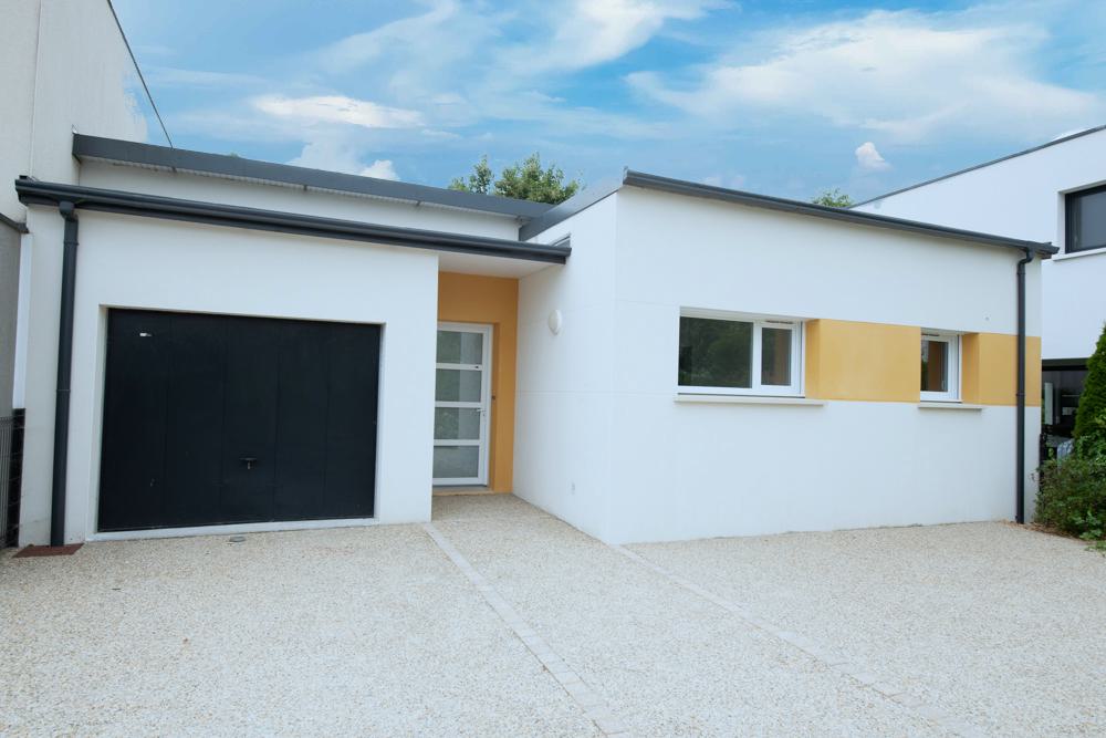 MAISON CONTEMPORAINE PLAIN PIED - 3 CHAMBRES - JARDIN EXPOSE SUD OUEST - GARAGE - PROCHE COMMODITES