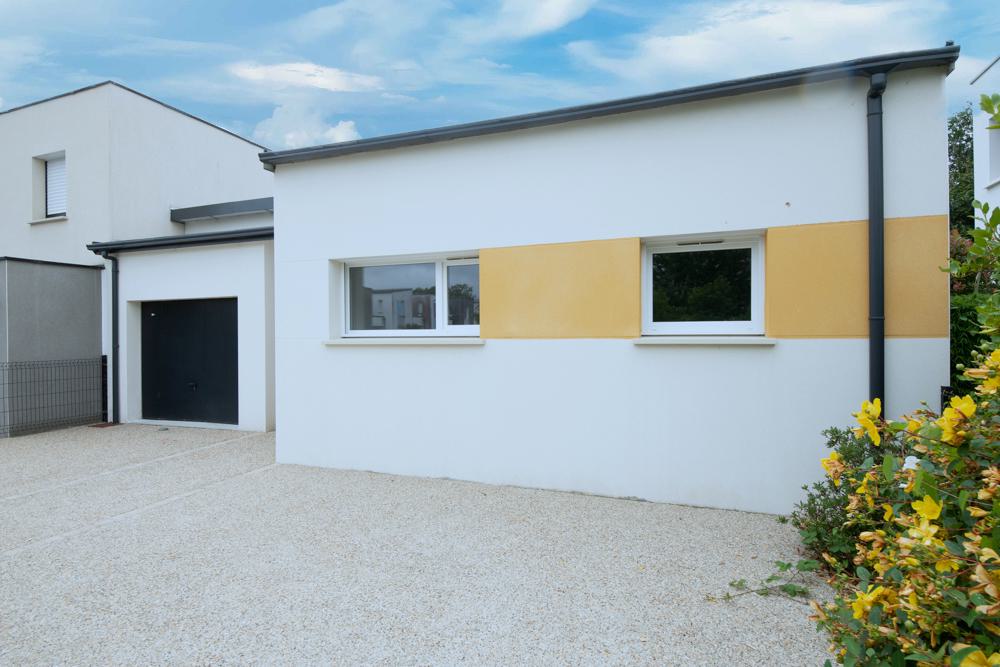 MAISON CONTEMPORAINE PLAIN PIED - 3 CHAMBRES - JARDIN EXPOSE SUD OUEST - GARAGE - PROCHE COMMODITES photo 2