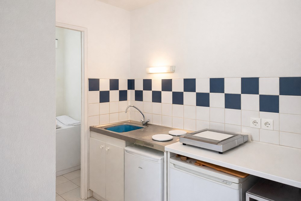 APPARTEMENT - T2 - IDEAL INVESTISSEUR - LOCATAIRE EN PLACE - ASCENSEUR - BALCON - BON DPE - BELLE EXPOSITION - PARKING PRIVE photo 3