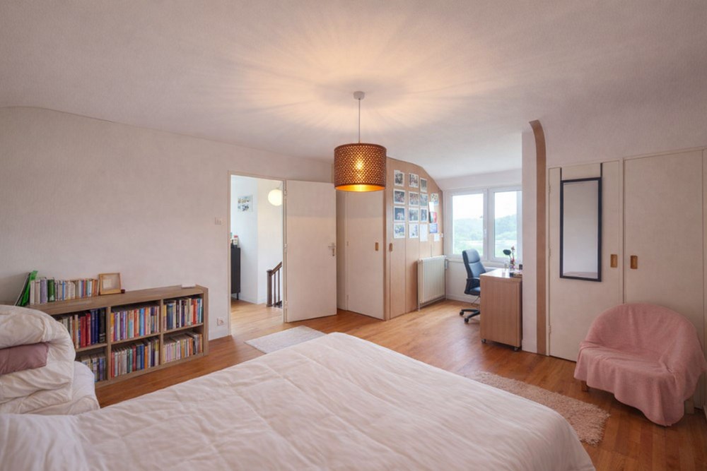 GRANDE MAISON FAMILIALE DE 150M² SUR 450M² DE TERRAIN - ESPACE DE VIE EN REZ DE JARDIN - CALME ABSOLU ET VUE DEGAGEE - RARE photo 4