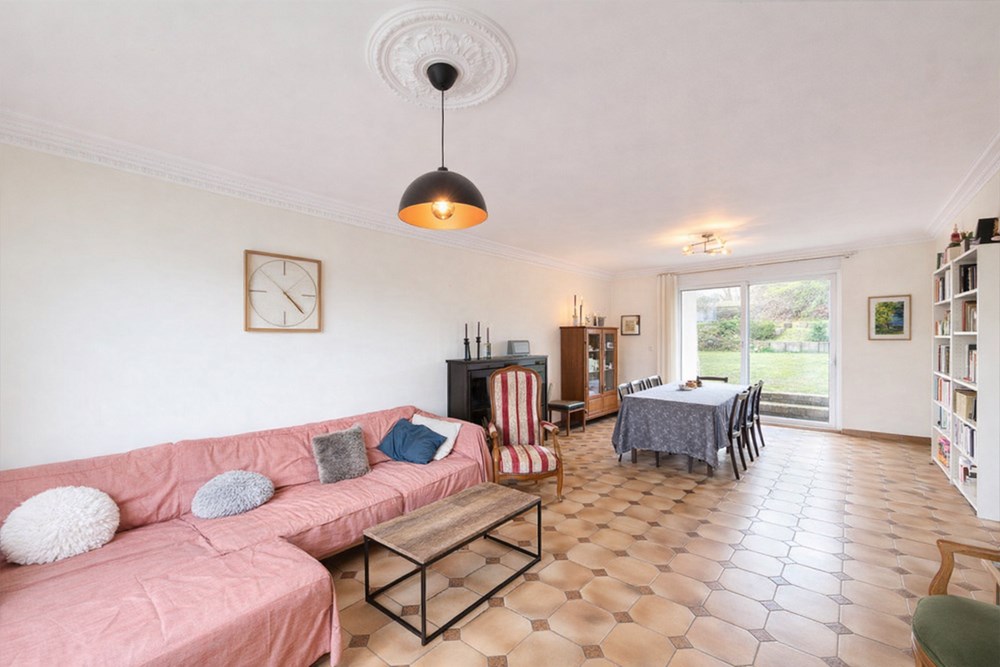 GRANDE MAISON FAMILIALE DE 150M² SUR 450M² DE TERRAIN - ESPACE DE VIE EN REZ DE JARDIN - CALME ABSOLU ET VUE DEGAGEE - RARE photo 2