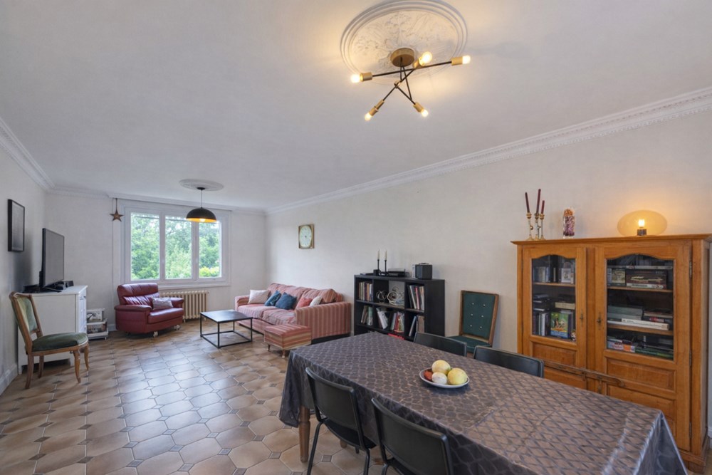 GRANDE MAISON FAMILIALE DE 150M² SUR 450M² DE TERRAIN - ESPACE DE VIE EN REZ DE JARDIN - CALME ABSOLU ET VUE DEGAGEE - RARE photo 3