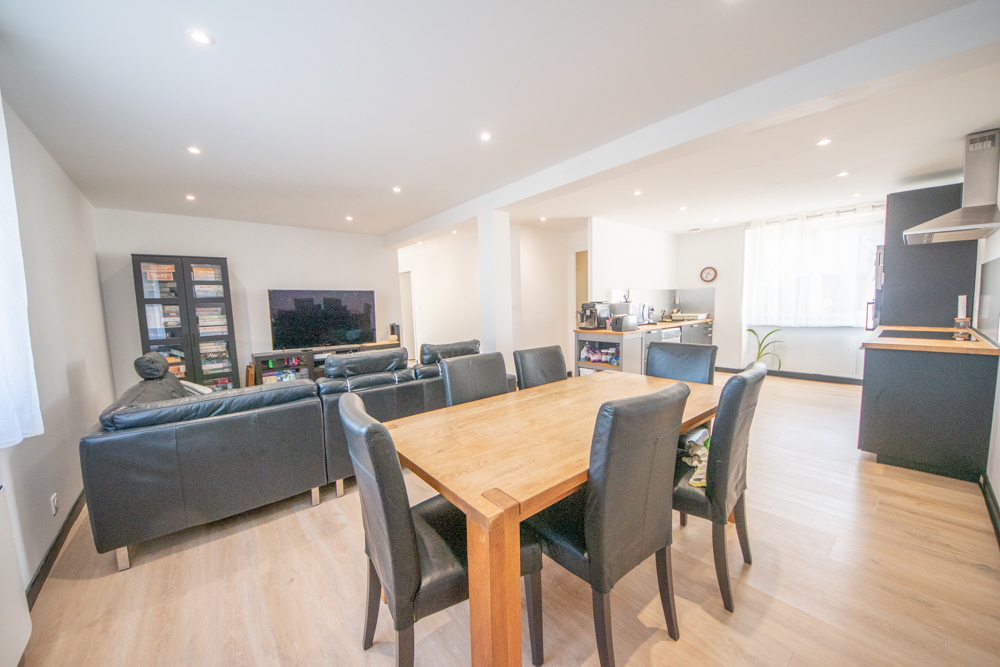MAISON - T6 - 5 CHAMBRES - IDEALEMENT SITUE - PIECE DE VIE DE 46M² - GARAGE - EXPOSITION SUD photo 2