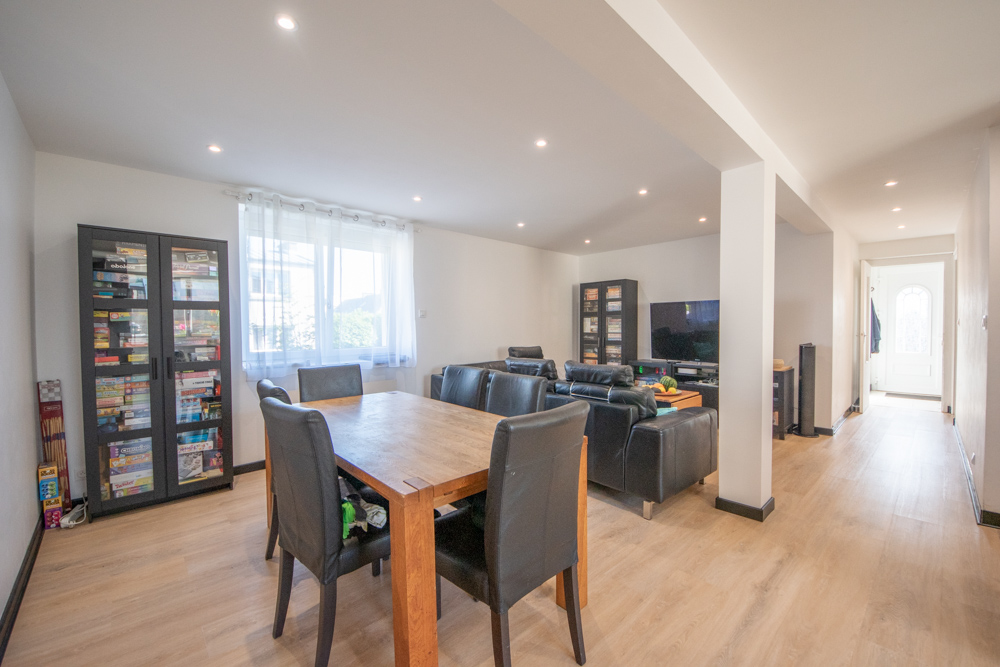 MAISON - T6 - 5 CHAMBRES - IDEALEMENT SITUE - PIECE DE VIE DE 46M² - GARAGE - EXPOSITION SUD photo 3