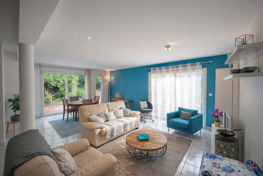MAISON CONTEMPORAINE T6 - PIECE DE VIE +35M² - 4 CHAMBRES - TERRAIN +600M² - RARE - COUP DE COEUR photo 2