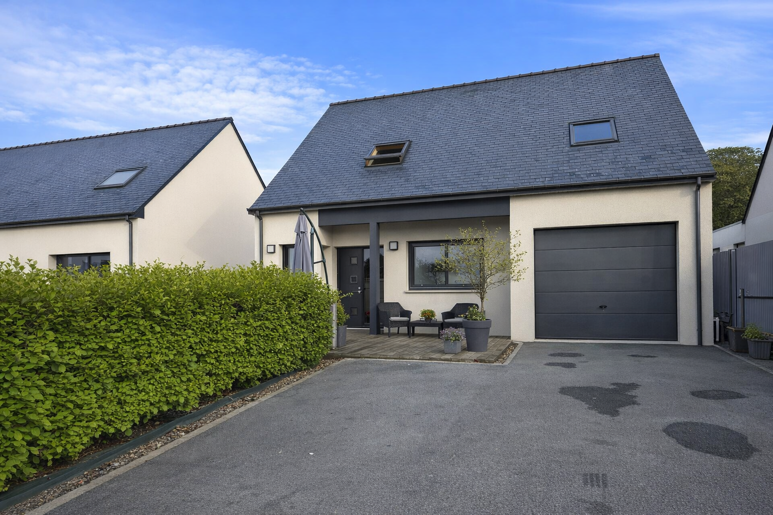 MAISON CONTEMPORAINE T5 DE 106M² AVEC PIECE DE VIE TRIPLE EN REZ DE JARDIN SUR +300M² DE TERRAIN ENVIRON - LIBRE JUILLET 2027 photo 2