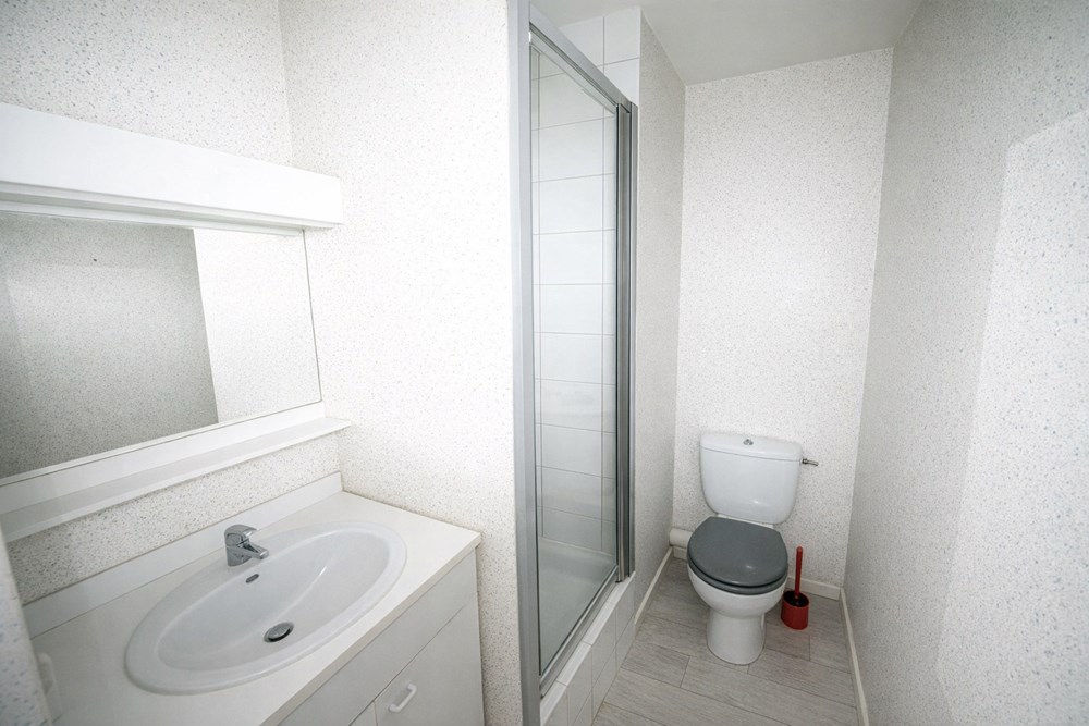 DEUX STUDIOS - CENTRE VILLE PROCHE HARTELOIRE - 1 STUDIO DE 23M² - 1 STUDIO DE 28M² - IDEAL INVESTISSEURS - CAVE - FAIBLE CHARGES - FORT POTENTIEL photo 5