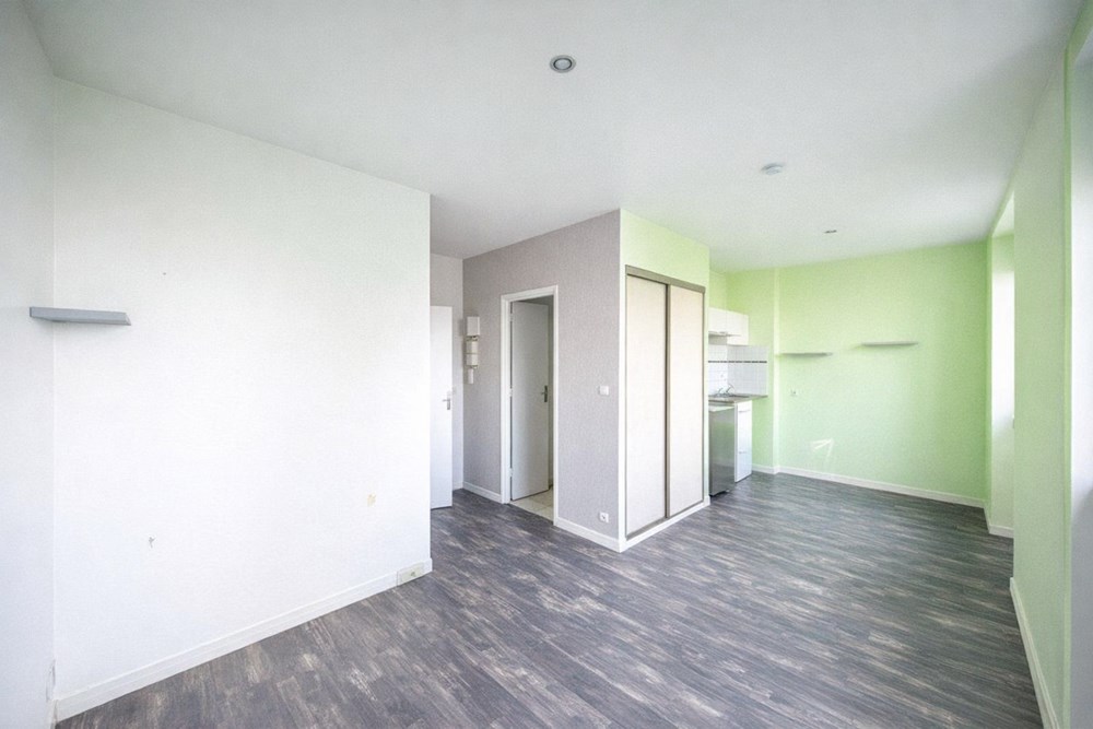 DEUX STUDIOS - CENTRE VILLE PROCHE HARTELOIRE - 1 STUDIO DE 23M² - 1 STUDIO DE 28M² - IDEAL INVESTISSEURS - CAVE - FAIBLE CHARGES - FORT POTENTIEL