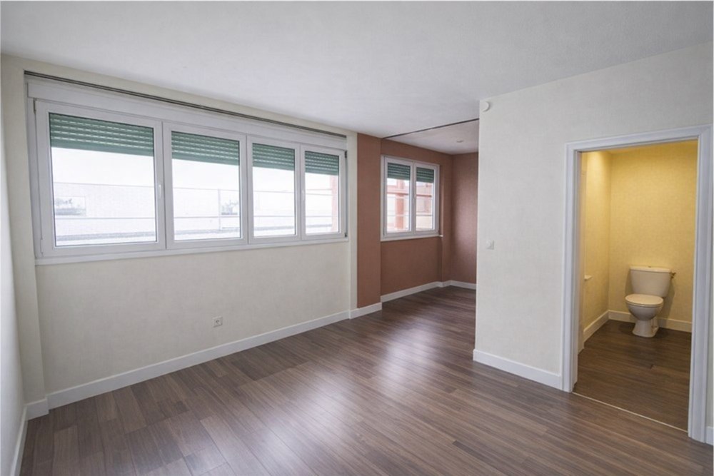 DEUX STUDIOS - CENTRE VILLE PROCHE HARTELOIRE - 1 STUDIO DE 23M² - 1 STUDIO DE 28M² - IDEAL INVESTISSEURS - CAVE - FAIBLE CHARGES - FORT POTENTIEL