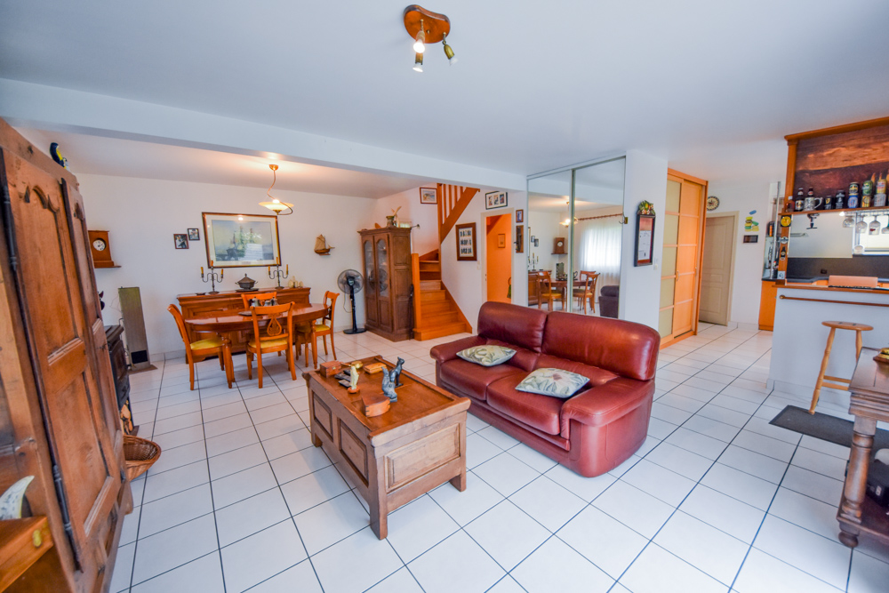 MAISON INDIVIDUELLE 115M² T6 DE 1997 - 4 CHAMBRES - GARAGE SUR TERRAIN CLOS DE 550M² photo 2