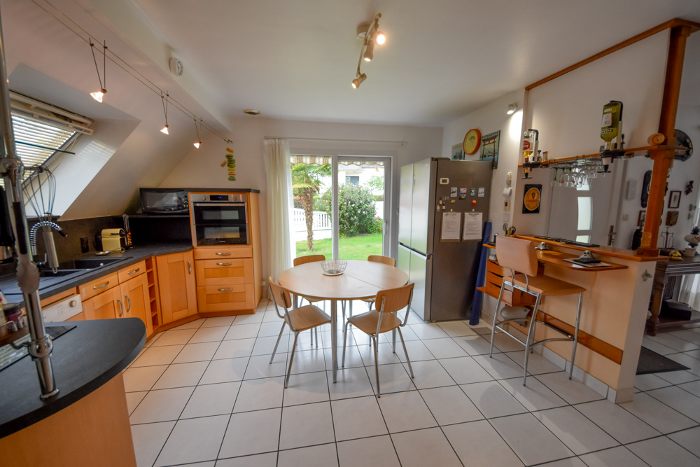MAISON INDIVIDUELLE 115M² T6 DE 1997 - 4 CHAMBRES - GARAGE SUR TERRAIN CLOS DE 550M² photo 4