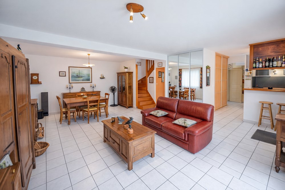 MAISON INDIVIDUELLE 115M² T6 DE 1997 - 4 CHAMBRES - GARAGE SUR TERRAIN CLOS DE 550M² photo 3