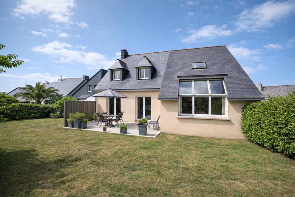MAISON 121 M2 - 4 CHAMBRES - MAGNIFIQUE TERRAIN ARBORE DE 806 M2 - LUMINEUSE ET CHALEUREUSE - A 15MIN DE BREST ET DE LANDERNEAU