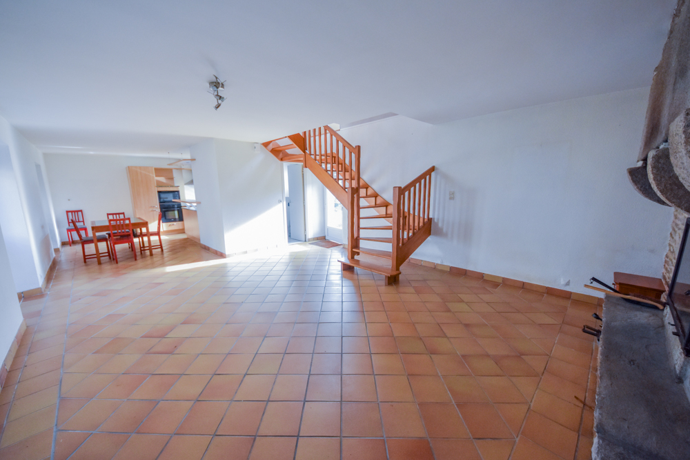 MAISON DE VILLE T5 137M² - 3 CHAMBRES POSSIBLE 5 - COMBLES AMENAGEABLES - TERRAIN CLOS DE 330M² photo 4