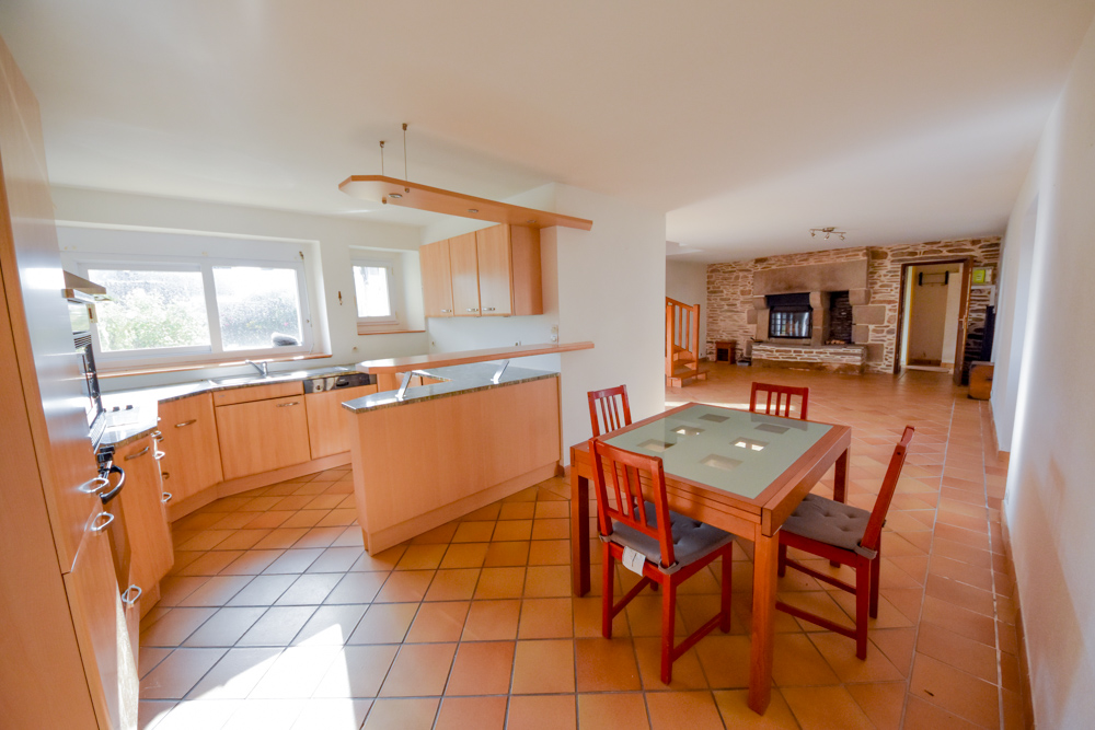 MAISON DE VILLE T5 137M² - 3 CHAMBRES POSSIBLE 5 - COMBLES AMENAGEABLES - TERRAIN CLOS DE 330M² photo 2