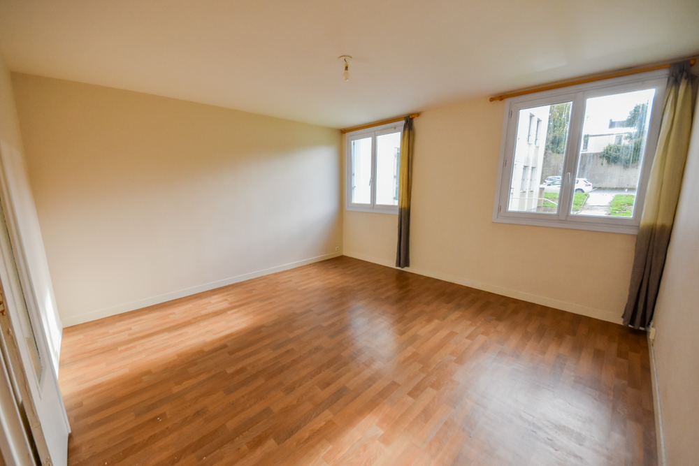 APPARTEMENT T3 63M² DE 1960 - 2 CHAMBRES - DALLE BETON - PLACE DE PARKING PRIVATIVE