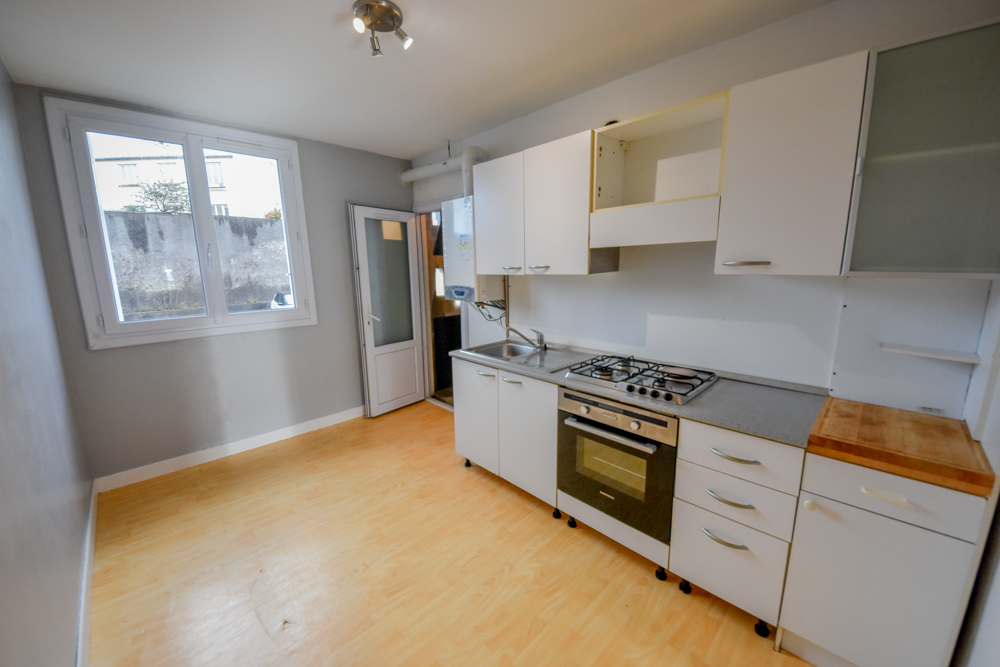 APPARTEMENT T3 63M² DE 1960 - 2 CHAMBRES - DALLE BETON - PLACE DE PARKING PRIVATIVE photo 2