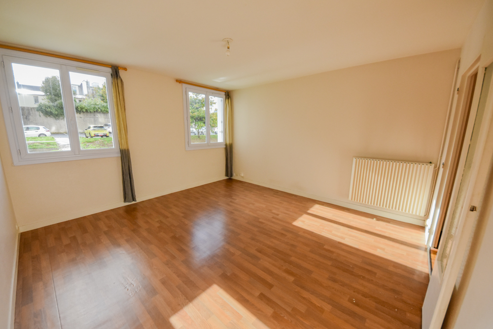 APPARTEMENT T3 63M² DE 1960 - 2 CHAMBRES - DALLE BETON - PLACE DE PARKING PRIVATIVE photo 3