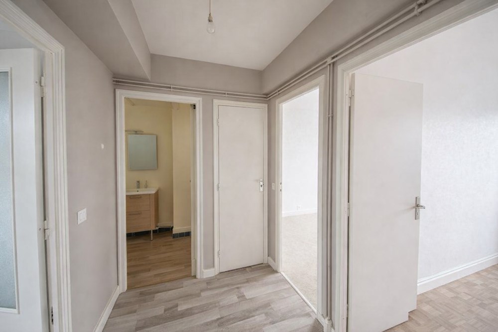 APPARTEMENT 60M² - DEUX CHAMBRES - ASCENSEUR - RESEAU DE CHALEUR URBAIN - BALCON - GARAGE photo 3