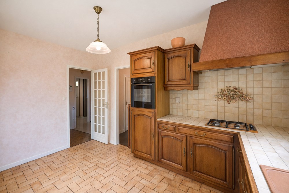 MAISON DE 76 M2 - 3 CHAMBRES - TERRAIN DE 9 400 M2 - SOUS-SOL TOTAL - GRENIER AMÉNAGEABLE - BEAU POTENTIEL - photo 3