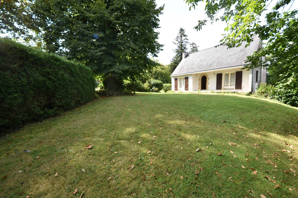 MAISON DE 76 M2 - 3 CHAMBRES - TERRAIN DE 9 400 M2 - SOUS-SOL TOTAL - GRENIER AMÉNAGEABLE - BEAU POTENTIEL -