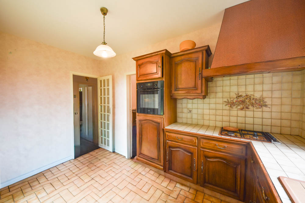 MAISON DE 76 M2 - 3 CHAMBRES - TERRAIN DE 9 400 M2 - SOUS-SOL TOTAL - GRENIER AMÉNAGEABLE - BEAU POTENTIEL - photo 3