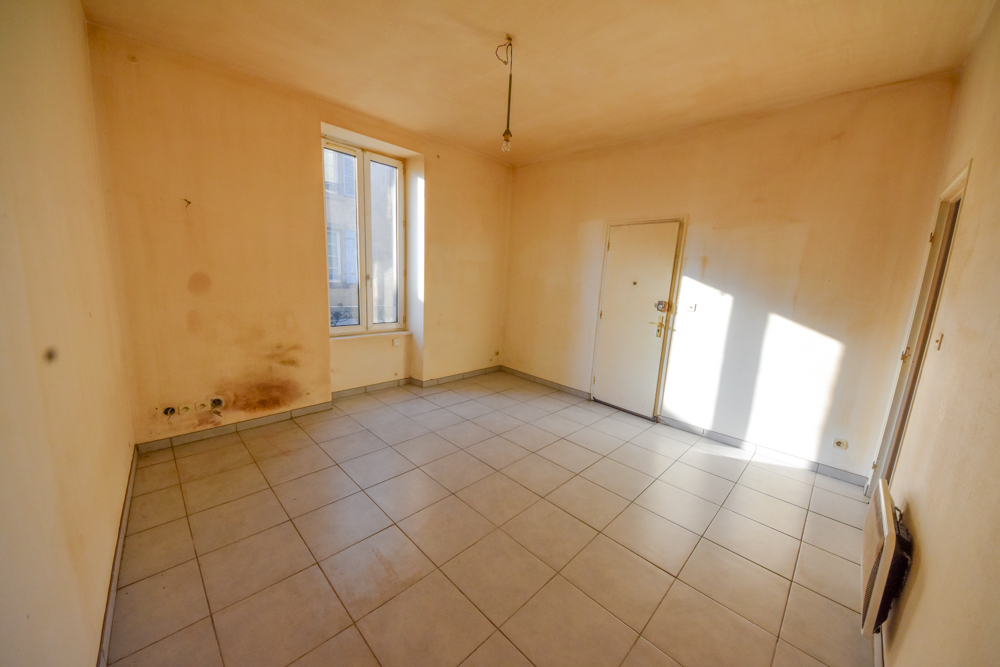 APPARTEMENT T1 BIS 27M² - LUMINEUX - A RENOVER - DALLE BETON - NOMBREUSES POSSIBILITES photo 5