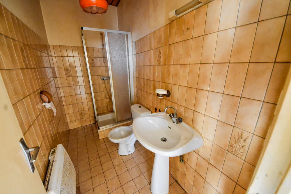 APPARTEMENT T1 BIS 27M² - LUMINEUX - A RENOVER - DALLE BETON - NOMBREUSES POSSIBILITES photo 4