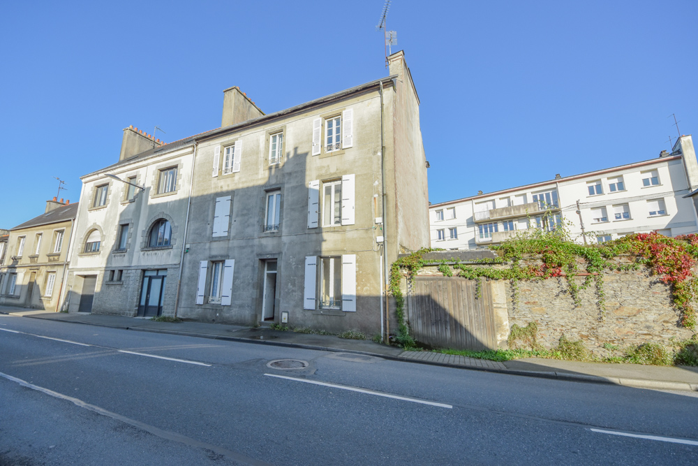 APPARTEMENT T1 BIS 27M² - LUMINEUX - A RENOVER - DALLE BETON - NOMBREUSES POSSIBILITES