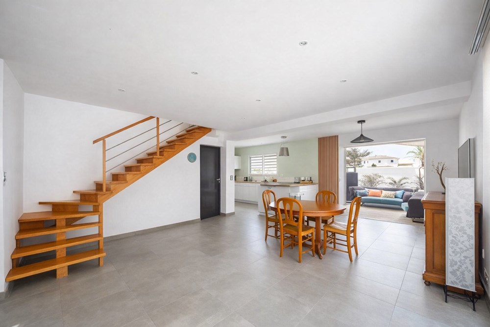 MAISON CONTEMPORAINE DE 118 M2 DE 2017 - 5 CHAMBRES - CELLIER - GARAGE - DPE B - POMPE A CHALEUR - JACUZZI - JARDIN CLOS photo 3