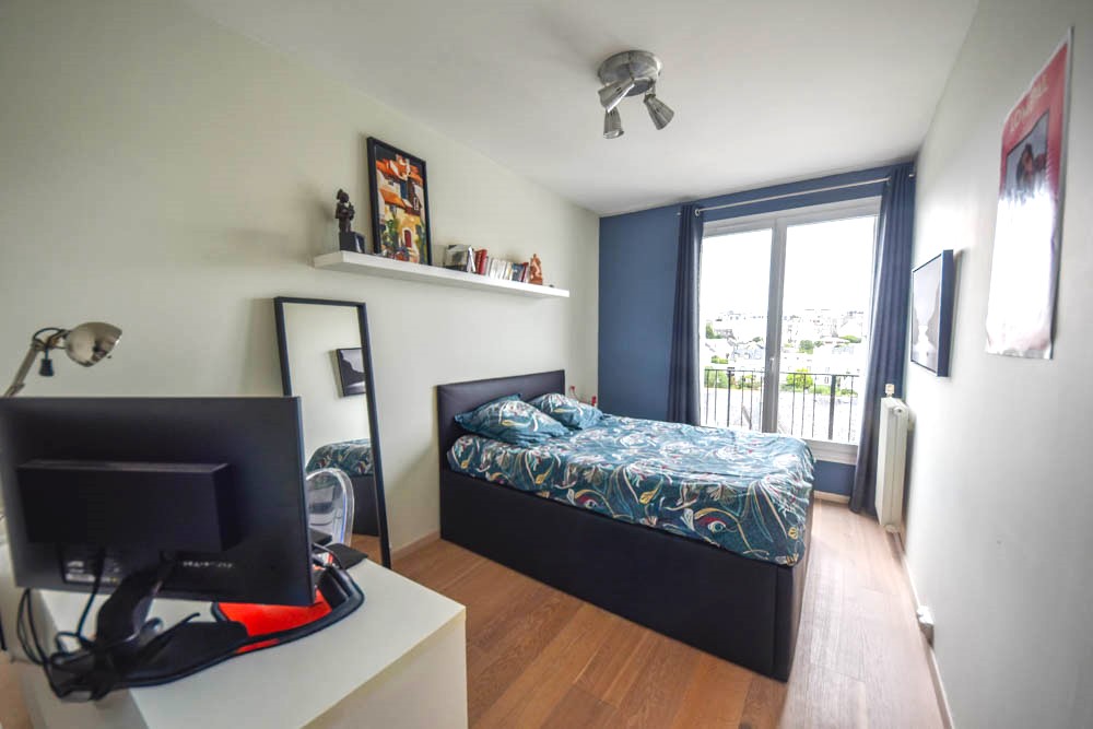 APPARTEMENT DE 91 M2 - 3 CHAMBRES - DERNIER ETAGE - VUE MER - BALCON - ASCENSEUR - GARAGE - CAVE - DALLE BETON photo 4