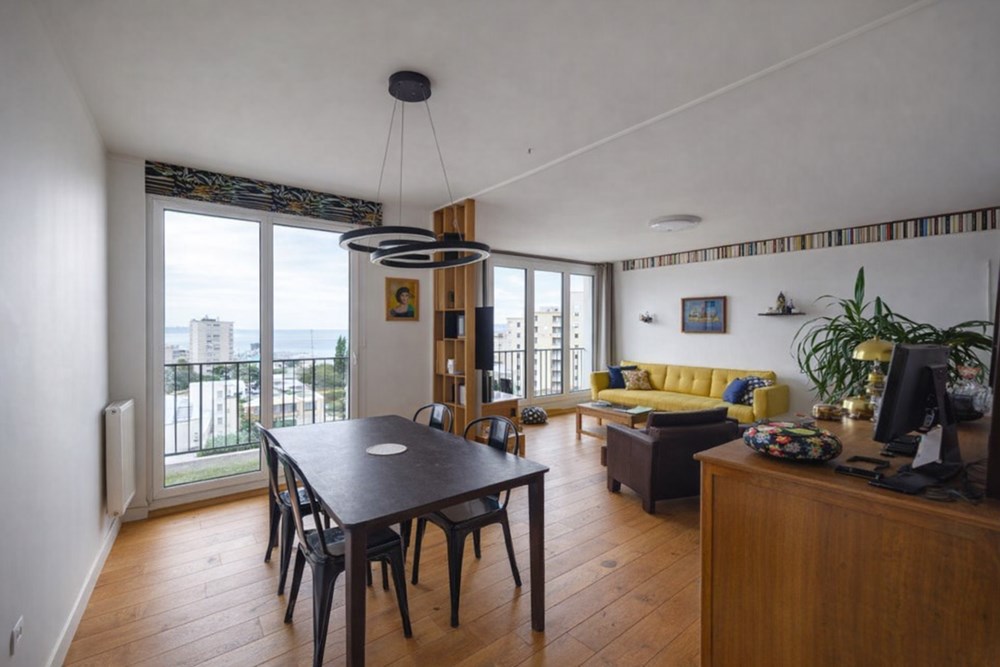 APPARTEMENT DE 91 M2 - 3 CHAMBRES - DERNIER ETAGE - VUE MER - BALCON - ASCENSEUR - GARAGE - CAVE - DALLE BETON photo 3