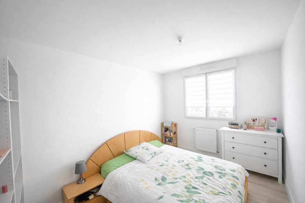 MAISON RECENTE DE 2022 90M² - PLAIN PIED - GARAGE - GRANDE PIECE DE VIE - POMPE A CHALEUR - TROIS CHAMBRES photo 4