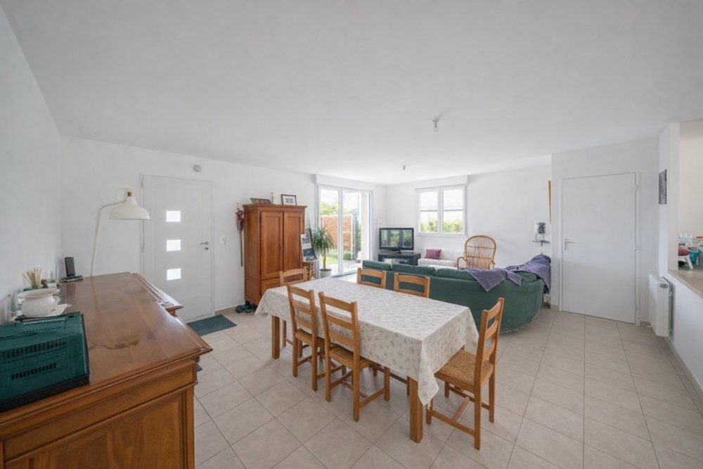 MAISON RECENTE DE 2022 90M² - PLAIN PIED - GARAGE - GRANDE PIECE DE VIE - POMPE A CHALEUR - TROIS CHAMBRES photo 3